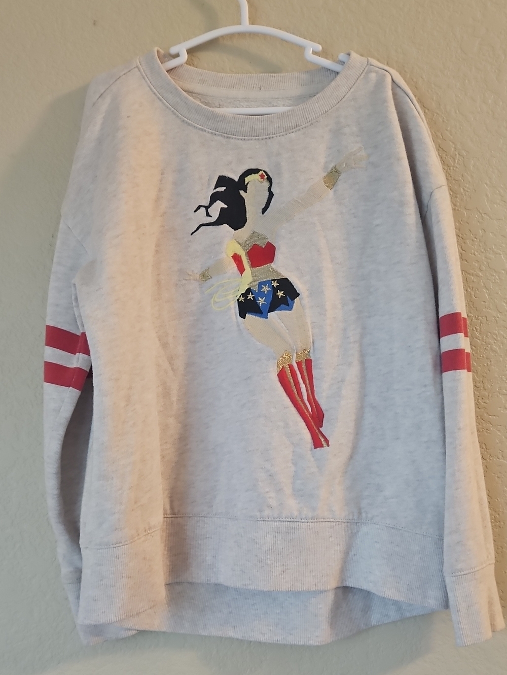 6-7 GAP Wonder Woman Embroidered Pullover Sweatshirt - Light Gray